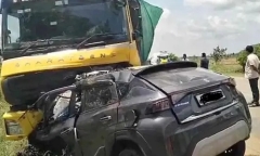 Xe tải chạy ngược chiều đâm trực diện ô tô con, 7 người trong một gia đình tử vong thương tâm ở Ấn Độ