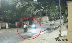 Clip: 2 xe máy đâm trực diện, nam thanh niên văng xuống đường tử vong thương tâm