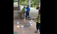 Clip: Rợn người trước cảnh bắt rắn hổ mang chúa 4 mét trong trung tâm cai nghiện