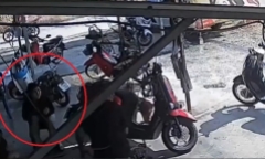 Clip: Xe tải đâm sập tiệm sửa xe, người phụ nữ thoát chết trong gang tấc