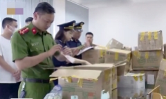 Lật tẩy chiêu trò tráo hàng hóa tại sân bay Nội Bài của giám đốc công ty chuyển phát nhanh 