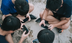 Trung Quốc xem xét giới hạn thời gian sử dụng điện thoại di động ở trẻ em