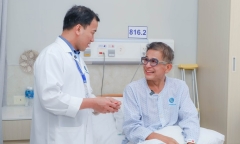 Nhập viện sau cú ngã xuống mương thoát nước, MC Thanh Bạch hiện ra sao?