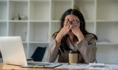 Hy hữu nữ nhân viên “hóa người gỗ” sau khi bị sếp khiển trách 