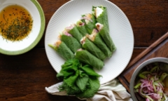 Loại rau thơm giá rẻ ở chợ Việt được người Nhật coi trọng
