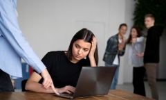 Nói xấu đồng nghiệp trong group chat kín, 3 giáo viên nhận