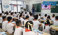 Đưa tiếng Anh thành ngôn ngữ thứ hai ở trường học: Học trò hào hứng, thầy cô nỗ lực