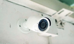 Người đàn ông lắp camera trong phòng con, ngờ đâu biết bí mật động trời của vợ