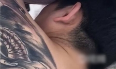 “Dở khóc dở cười” người đàn ông khóc ướt cả gối vì cãi nhau không thắng được vợ