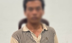 Tạm giữ gã bố dượng nghi hiếp dâm con riêng của vợ đến nhập viện