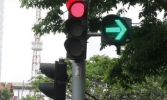  Đặc biệt lưu ý: Rẽ phải khi đèn đỏ sẽ bị phạt nặng từ năm 2025