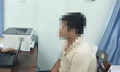 Pháp luật 24h: Khoảnh khắc người phụ nữ bị giật phăng dây chuyền bạch kim gắn hột xoàn khi đi bộ ở Cần Thơ