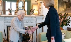 Nữ hoàng Anh chính thức bổ nhiệm bà Liz Truss làm tân thủ tướng