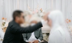 Dòng tin nhắn lạ hé lộ bí mật gây choáng của chú rể, cô dâu lập tức “chia tay đòi quà”