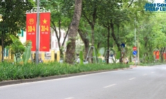 Chùm ảnh: Đường phố Hà Nội vắng vẻ trong dịp nghỉ lễ 30/4-1/5