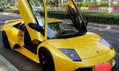 Lỡ làm xước xe Lamborghini, nam sinh viết vài dòng nhắn khiến chủ ô tô lập tức hết giận