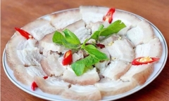 Thịt lợn luộc mềm ngon, chẳng còn mùi hôi nhờ bí quyết cực đơn giản