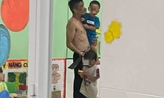 Khởi tố đối tượng ngáo đá cầm dao xông vào trường mầm non uy hiếp trẻ ở Tiền Giang