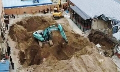 Máy xúc tìm thấy hai thi thể từ độ sâu 5 mét dưới lòng đất, vụ án 31 năm trước đã tìm ra lời giải