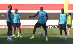 Mamadou Sako khoe tuyệt chiêu khiến Ronaldo khóc thét