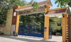 Hiệu trưởng nói gì về thông tin trường chuyên ở Cà Mau cho học sinh nhuộm tóc, thoa son?