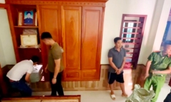 Bí mật “kinh hoàng” đằng sau ngăn tủ quần áo của người đàn ông 56 tuổi 