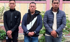 Nhóm đối tượng lừa đảo cả trăm triệu đồng bằng thủ đoạn cầm điện thoại “rởm”