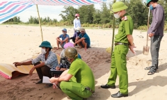 Vụ thi thể người phụ nữ không chồng bên bờ biển: Trưởng Công an huyện nói gì?
