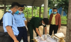 Cô gái 22 tuổi dùng xe kéo chở hơn 400kg thực phẩm hôi thối khai gì?