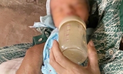 Vụ bé gái sơ sinh bị bỏ rơi dưới gầm cầu: Mảnh giấy nhỏ ghi gì?