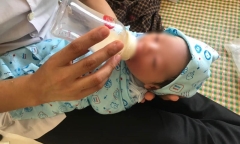 Vụ bé sơ sinh còn nguyên dây rốn bị bỏ rơi ở Hải Dương: Người đầu tiên phát hiện nói gì?