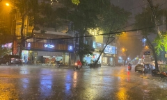 Miền Bắc nắng nóng gay gắt, đêm xuất hiện cơn 