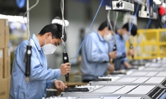 Một người có được làm việc tại hai công ty cùng một lúc không?