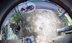 Xôn xao clip bà chủ tiệm thuốc tây bị giật dây chuyền: Camera thu hình ảnh gì?