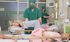Cứu đôi chân bị liệt cho thanh niên ngã từ độ cao 4m 