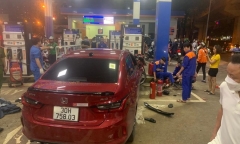 Xử lý thế nào tài xế đâm vào cây xăng đường Láng khiến 8 người bị thương?