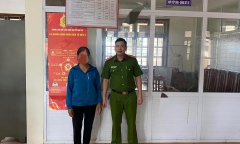 Kịp thời ngăn chặn người phụ nữ đưa tiền cho cán bộ viễn thông “dởm”