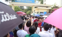 Kỳ thi vào lớp 10 tại Hà Nội: “Bố ơi, con đỗ rồi”