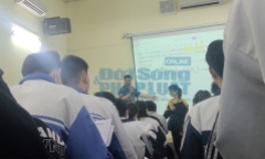 Video: Cận cảnh lớp học thêm hàng trăm người ở trung tâm Tiến Bạc 