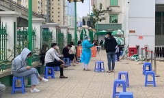 Tin tức thời sự mới nóng nhất 29/1: Người dân xếp hàng xét nghiệm trước khi về quê