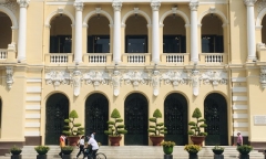Vì sao doanh nghiệp thu phí tour tham quan trụ sở HĐND và UBND TP.HCM?