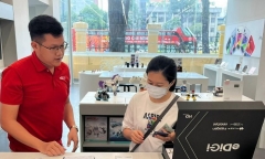 Vì sao cửa hàng Apple của tỷ phú Jonathan Hạnh Nguyễn dừng hoạt động?