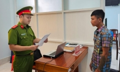 Vừa mãn hạn tù, gã trai bị bắt vì thực hiện hành vi giao cấu với người yêu 
