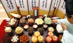 Bánh Trung thu nhân bào ngư, yến sào độc lạ, thách thức vị giác giới siêu giàu 