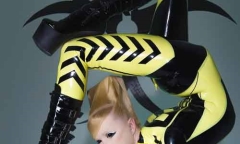 Á hậu quý bà Thu Hương khoe ảnh hạnh phúc bên chồng con