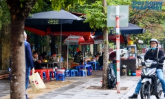 Hà Nội: Công viên Cầu Giấy nhếch nhác sau khi hạ rào sắt