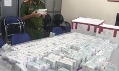 Thu giữ gần 1.000 bộ kit test nhanh COVID-19 không rõ nguồn gốc ở Hà Nội