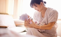 Sinh con bao lâu thì nhận được tiền thai sản?