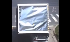 Video: Hoảng hồn cảnh thùng xe container đè trúng ô tô con dừng đèn đỏ