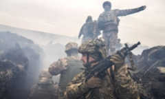 Rộ tin quân đội Nga sắp tấn công quy mô lớn vào Ukraine, đã chuẩn bị khí tài gì?